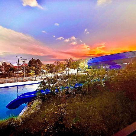 Apartamento Privado Vacacional A 5M Del Aeropuerto, 20 Minutos Del Parque Del Cafe Y Centro De Armenia Con 4 Piscinas, 3 Jacuzzi, Sauna By Molca Xperiences 3H ภายนอก รูปภาพ