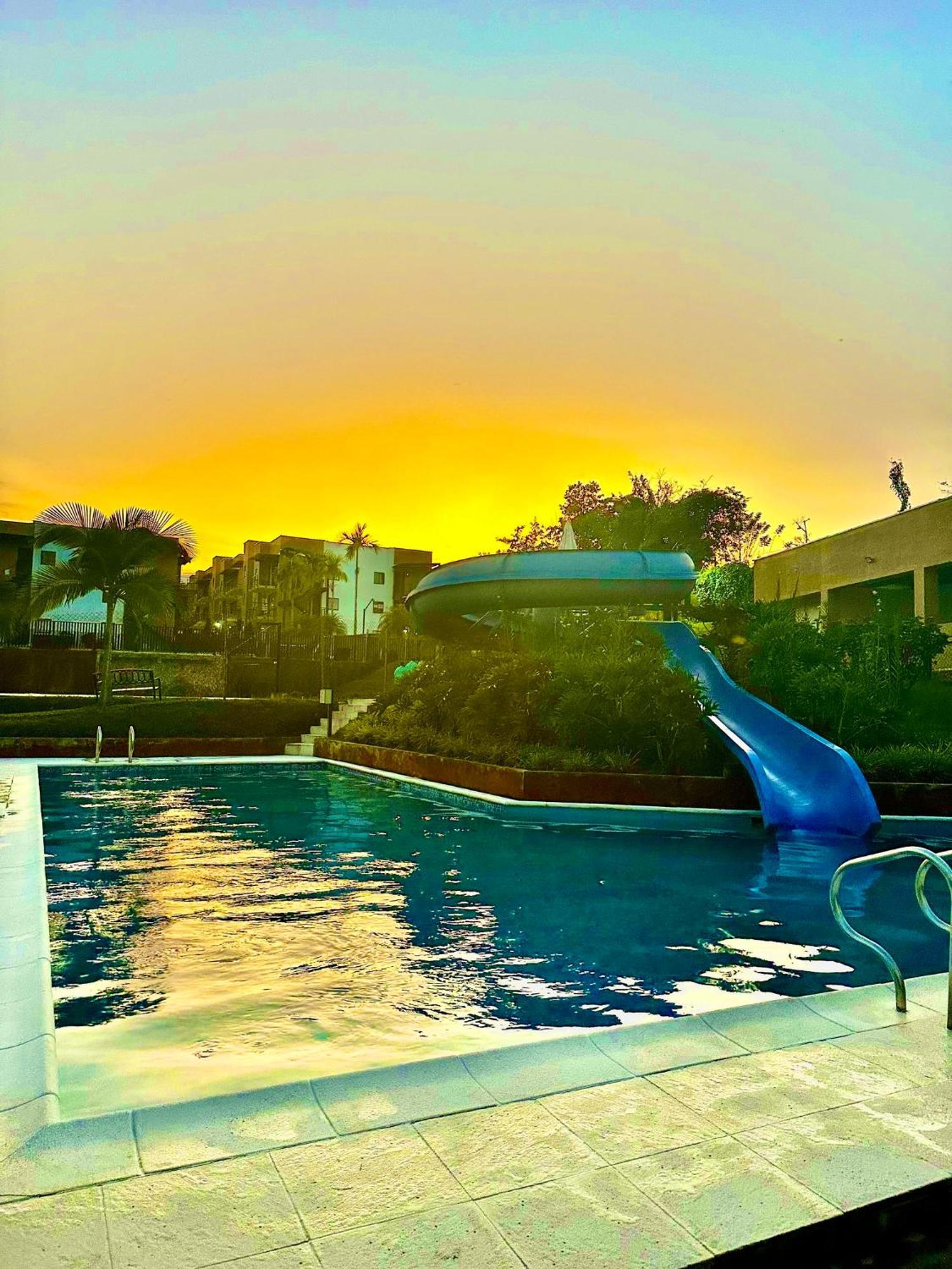 Apartamento Privado Vacacional A 5M Del Aeropuerto, 20 Minutos Del Parque Del Cafe Y Centro De Armenia Con 4 Piscinas, 3 Jacuzzi, Sauna By Molca Xperiences 3H ภายนอก รูปภาพ
